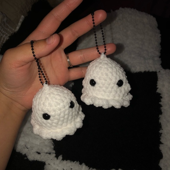 (Bundle of 4) Crochet Ghost Keychains👻 - Picture 5 of 7